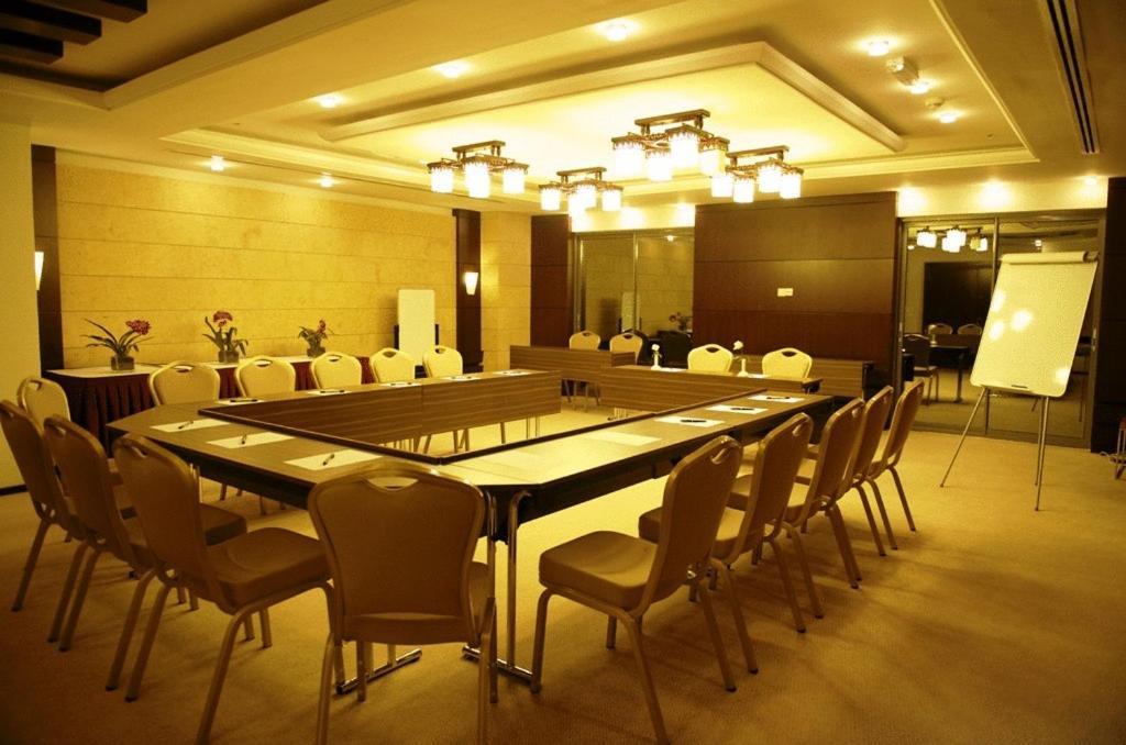 Grand Bellevue Hotel Apartment Дубай Екстериор снимка